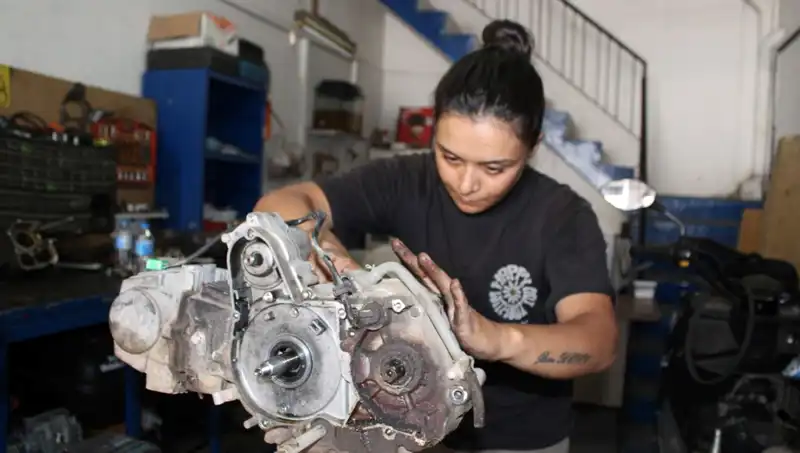 33 Yaşında Hayallerini Gerçekleştiren Kadın: Hayriye Motor Ustası Oldu