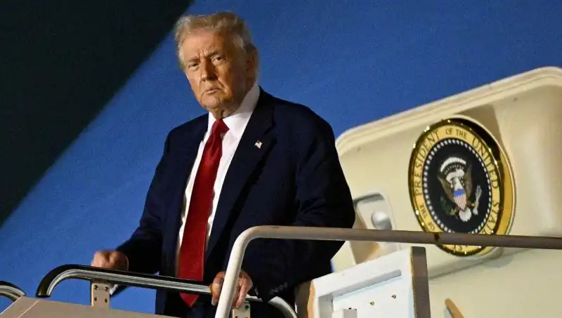 Katar'dan Trump'a Hediye Gelen 400 Milyon Dolarlık Jetin Gizemi Ortaya Çıktı!