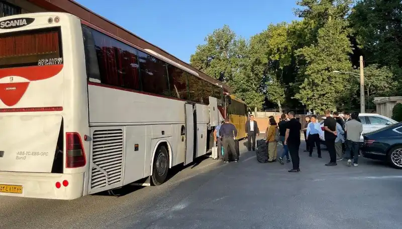 Şiraz'da Otobüs Devrildi: Trajik Kazada 21 Kişi Hayatını Kaybetti