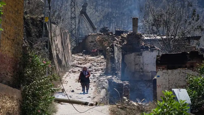İzmir ve Bilecik'teki Yangınlar: 415 Bina Kayıp, Hayatlar Sona Erdi