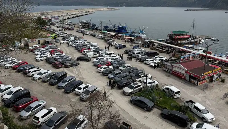 Bayramda İlçeye Akın Eden 14 Bin 600 Araçla Trafik Çileye Dönüştü