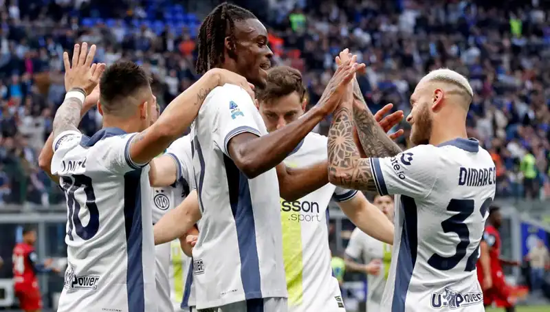 Serie A'da Şampiyonluk Yarışı: Zirvede Puanlar Eşitlendi!