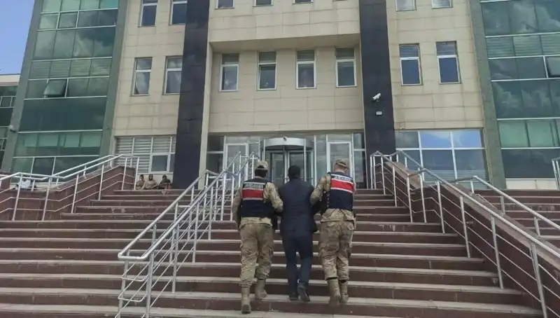 Hapis Cezasıyla Aranan Zanlı, Saklandığı Yerden Nasıl Yakalandı?