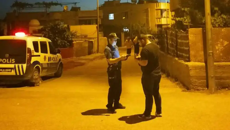 Husumetlilerinin Evine Ateş Açan Şahıs Kaçtı, Olayın Ardından Panik Yaşandı