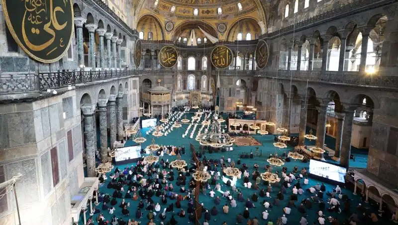 Ayasofya’nın Kapısını Kıran Sanığa Gelen Hapis Ceza, Dikkatleri Üzerine Çekti