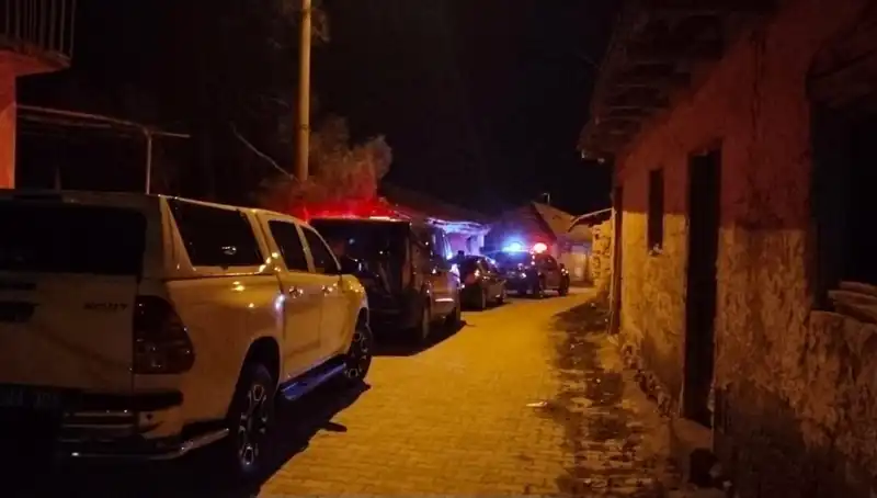Genç Adamın Korkunç Cinayeti: Babasını Taşla Ezerek Hayatına Son Verdi