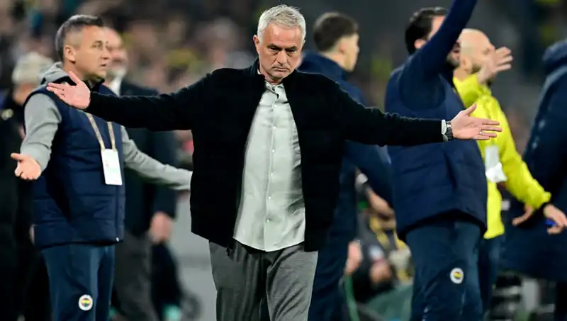 Mourinho'ya Tepkiler Büyüyor: "Modası Geçmiş Bir Teknik Direktör"