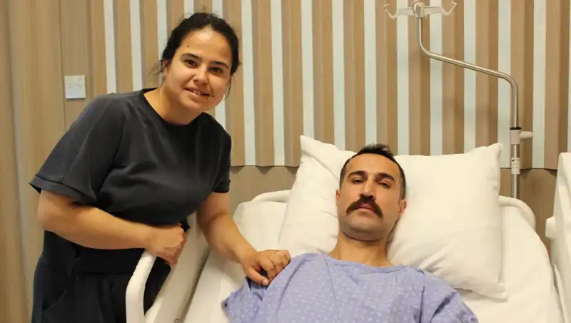32 Yaşındaki Genç Kadının Mide Kanaması Sırasında Kalın Bağırsak Kanseri Teşhisi Şok Etti!
