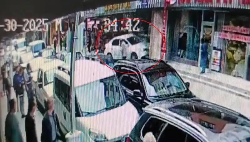 Alkollü Sürücü Mağazaya Daldı: İki Çocuk Büyük Bir Tehlikeden Kurtuldu!