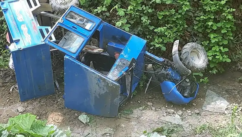 Kontrolden Çıkan Pat Pat Araç Dereye Devrildi, İki Kişi Yaralandı