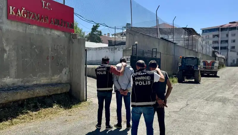 Kars'ta Uyuşturucu Operasyonu: 2 Şüpheli Tutuklandı, Daha Fazla Detay İçin Okuyun!