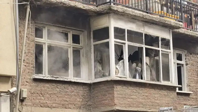 Bursa'da Korkutan Yangın: 2 Katlı Ev Alev Alev Yandı!
