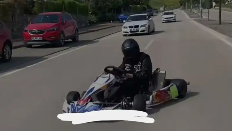 Go-Kart Sürücüsünden Şaşırtan Drift Gösterisi Yolda Büyük Tehlike Yarattı!
