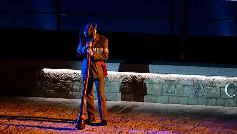 Anzak Koyu'nda Duygusal Anlar: "Şafak Ayini" İle Geçmişe Yolculuk