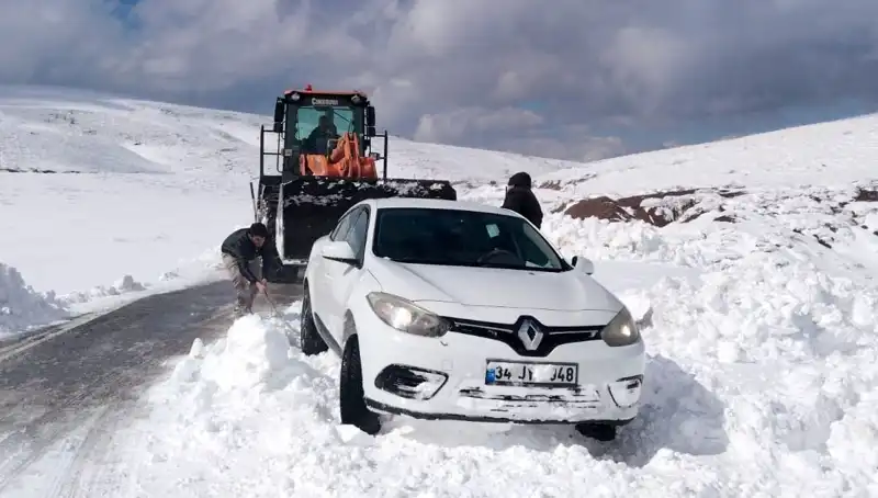 Muş’ta Kar Fırtınası 60 Kişiyi Mahsur Bıraktı, Kahraman Ekipler Kurtardı