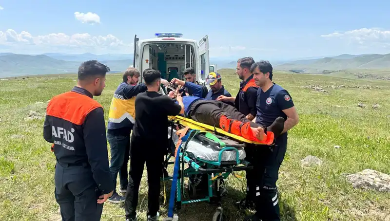 Kayalıkta Düşen Çobana Kurtarma Operasyonu: Ekiplere Yardım Eli Uzandı
