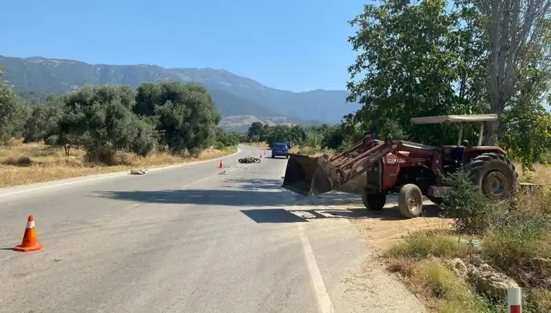 İzmir'de Motosiklet Kazası: Genç Sürücü Hayatta Kalma Mücadelesi Veriyor