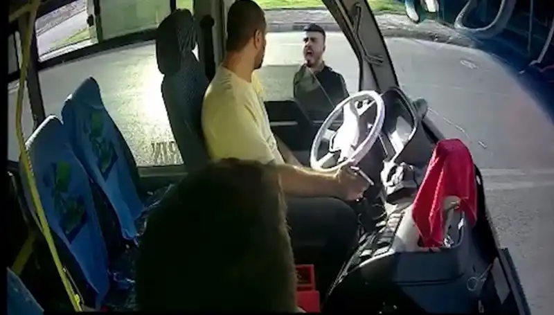 Antalya'da Otobüs Şoförünü Bıçaklayarak Kaçan Saldırgan Yakalandı!