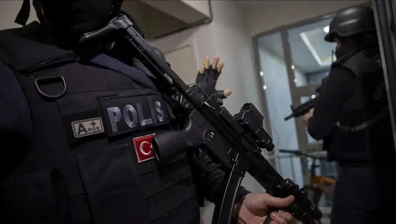 Samsun'da Narkotik Ekiplerinden Büyük Operasyon: 3.962 Sentetik Ecza Hapı Ele Geçirildi!