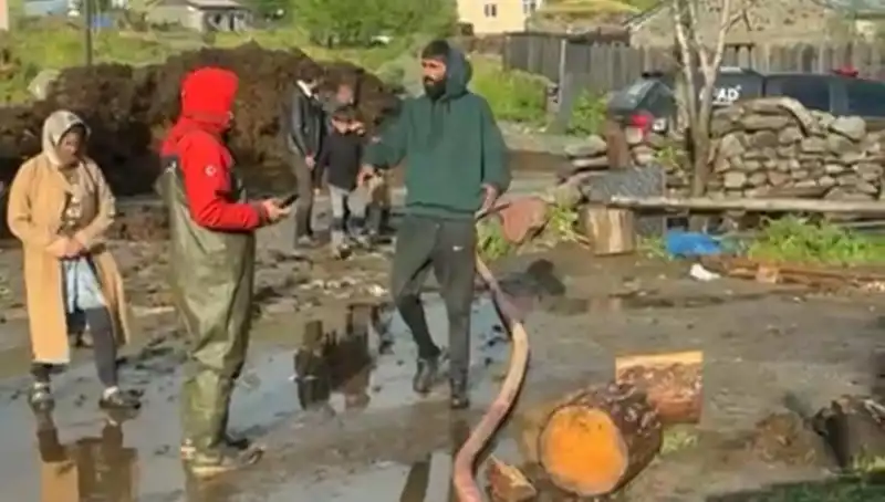 Ardahan'da Yaşanan Sağanak, Hayatı Olumsuz Etkiledi ve Sele Dönüştü