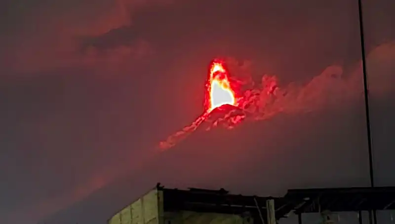 Fuego Yanardağı Patladı: 30 Bin Kişiye Acil Tahliye İhtiyacı Var!
