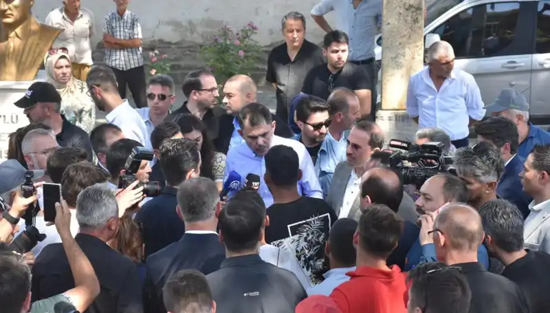 Türkiye'nin Yangın Felaketi: 8 İlde 1168 Bina Zarar Gördü, Bakan Kurum Açıklama Yaptı