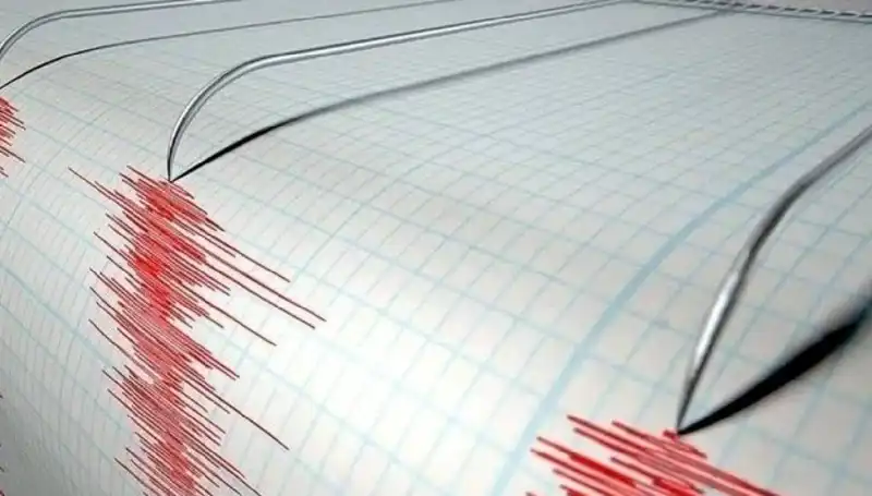 Ege Denizi'nde 3.5 Büyüklüğünde Deprem: Erovizyon Etkisi Hissedildi