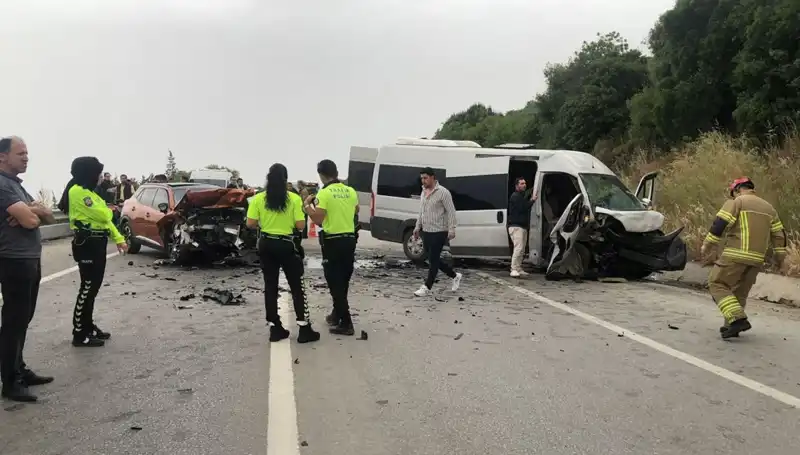 Trafik Kazasında Fırtına Gibi Kavga: Kafa Kafaya Çarpışma Sonrası Neler Oldu?