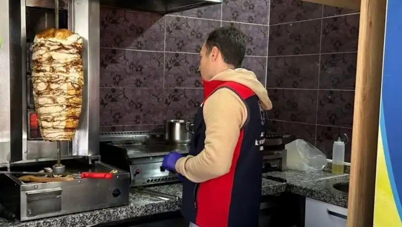 Tavuk Döner Alarmı: İşletmelere Yapılan Baskınlar Artıyor