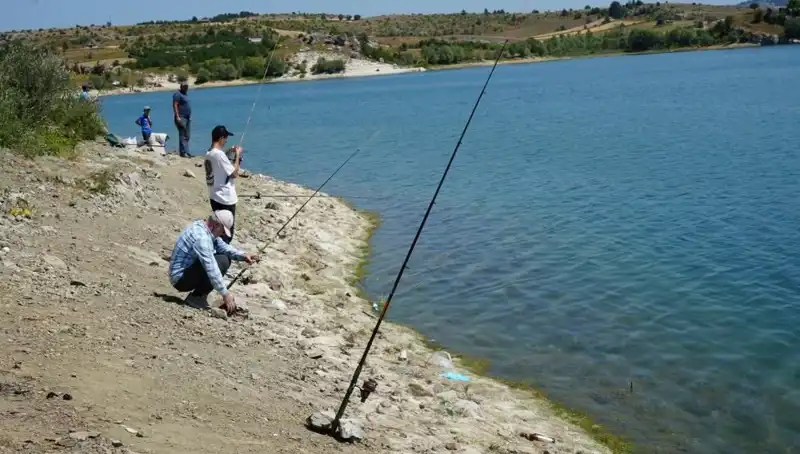 Barajdaki Kafesler Patladı, Bölge Halkı Suya Doğru Akın Etti!
