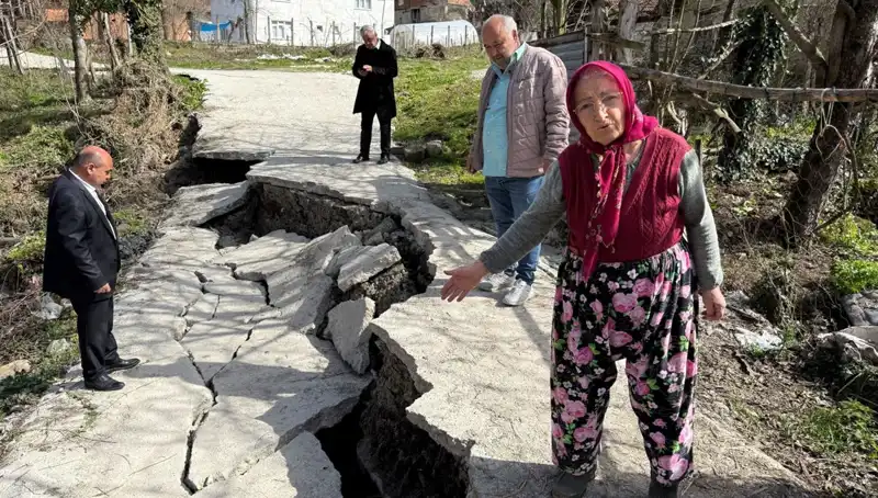 Heyelan Tehlikesi: Diken Üstünde Olan 130 Haneli Mahallede Yol Çöktü