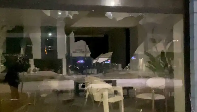 Istanbul'da Mobilya Mağazasına Taşlı Saldırı: Neden ve Sonuçları