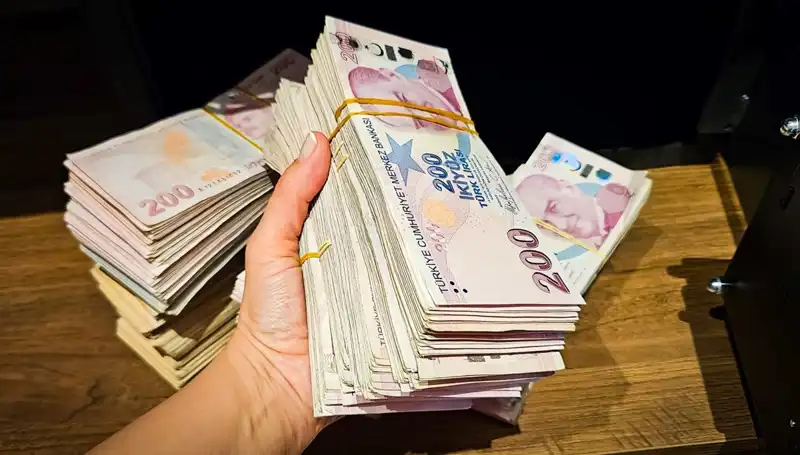 Türkiye'de Mevduat Sayısı 12 Trilyon Liraya Ulaştı: Ekonomik Simgeler Değişiyor