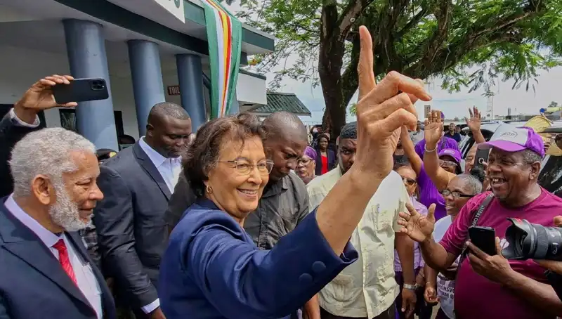 Surinam'da Tarihi An: İlk Kadın Devlet Başkanının Seçilmesi