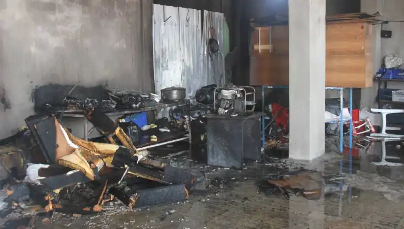 Antalya'da Depoda Çıkan Yangın, Korku Dolu Anlar Yaşattı