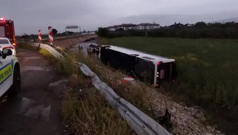 Manisa'da Yolcu Otobüsü Kazasında Yaralılar: Olayın Ayrıntıları Ortaya Çıktı