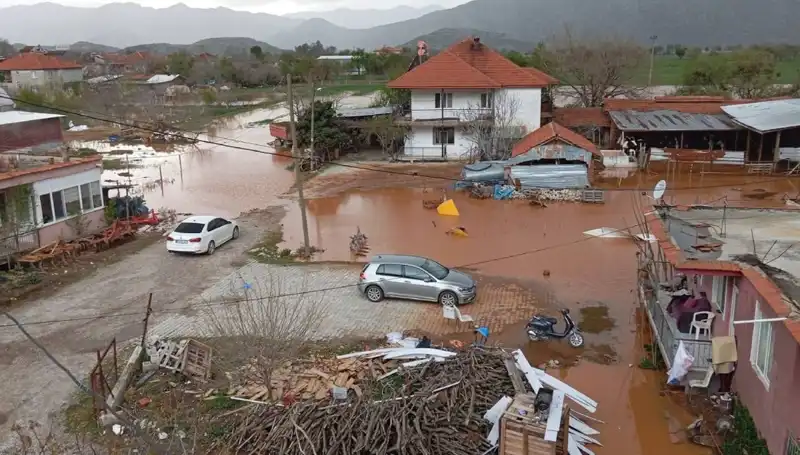 Burdur’da Yağış Alarmı: Evler ve Ahırlar Su Altında Kaldı!