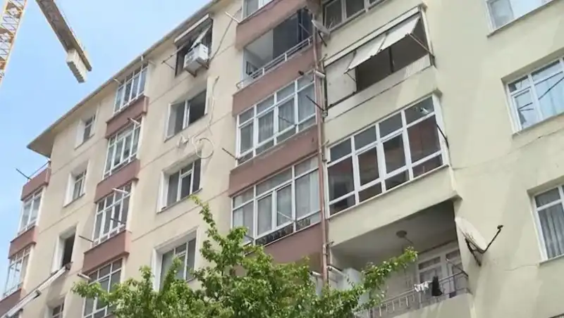 İstanbul'daki 96 Dairelik Sitede Kolon Patlaması: Tahliye Süreci Başladı