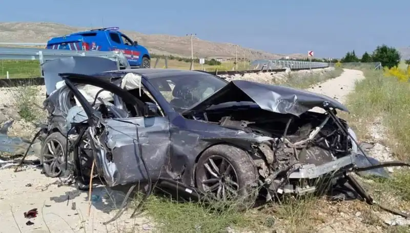 Sivas'ta İki Feci Trafik Kazası: 9 Yaralı, Detaylar Şok Edici