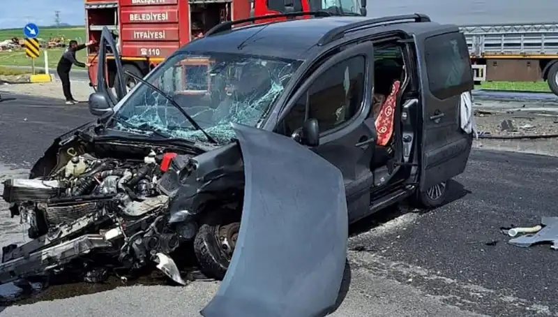 Ankara Yolunda Feci Kaza: Üç Kişi Yaralandı, Tepkiler Çığ Gibi Büyüyor