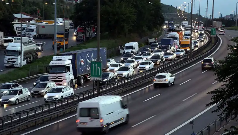 Bayram Öncesi Yoğun Trafik İçin Alınan Kritik Yasaklar Açıklandı!