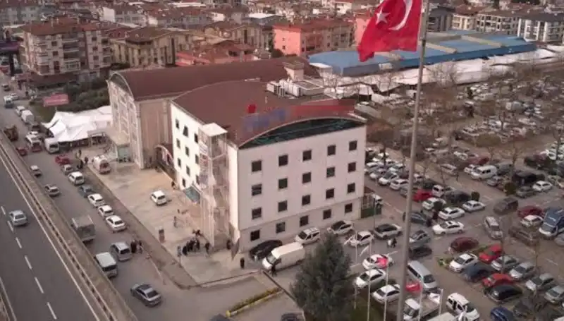 Özel Hastaneye Deprem Mührü Verildi: Perde Betonları Kesildi Mi?