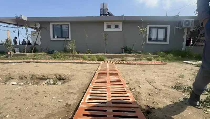 Kaçak Yapının Bahçesinde Görülen Mazgallar, Dekor Olmuş!
