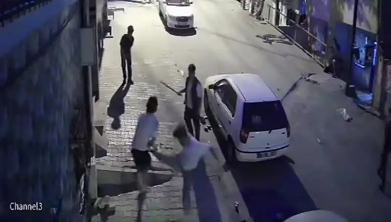 Başakşehir'de Taşlı Sopalı Kavga: Mahalle Sakinleri Panik İçinde
