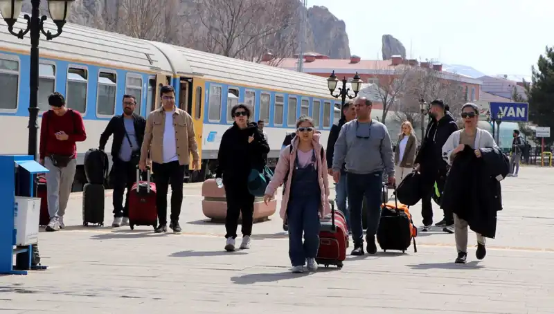 İranlı Turistlerin Nevruz Bayramı İçin Van’a Yoğun İlgisi