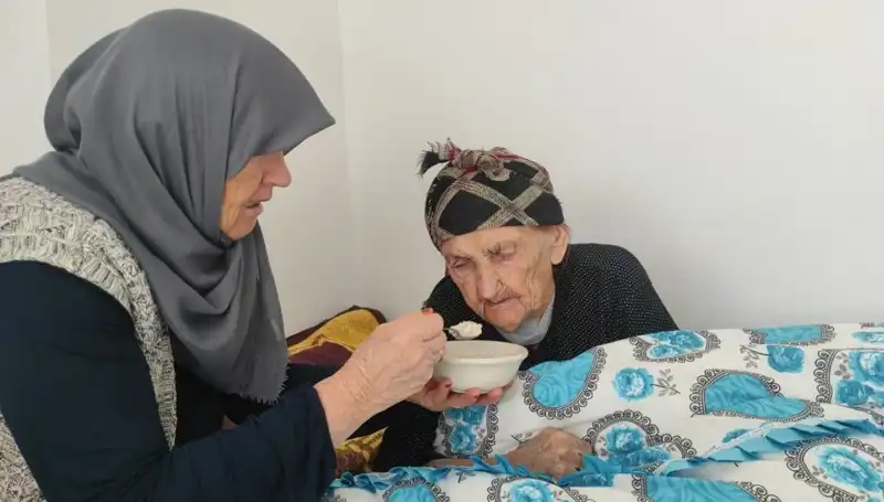 102 Yaşındaki Kezik Nine'nin Gizemi: Hayatında Hiç Doktora Gitmediği Besin Nedir?