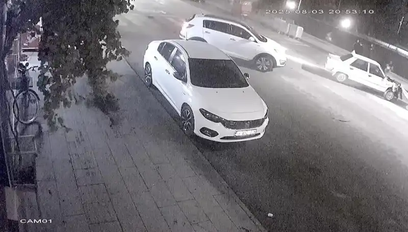 Yayalara Yol Vermek İsterken Arkadan Çarptılar: Korkunç Kaza
