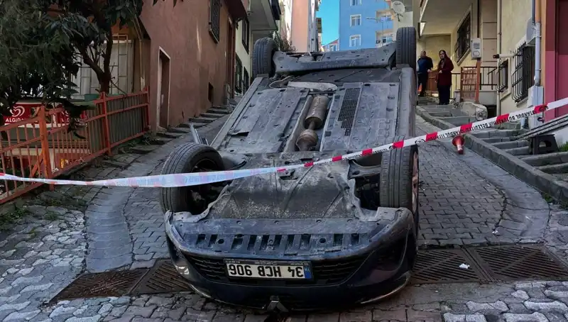 El Freni Çekilmeyen Otomobilin Feci Kazası: Takla Attı!