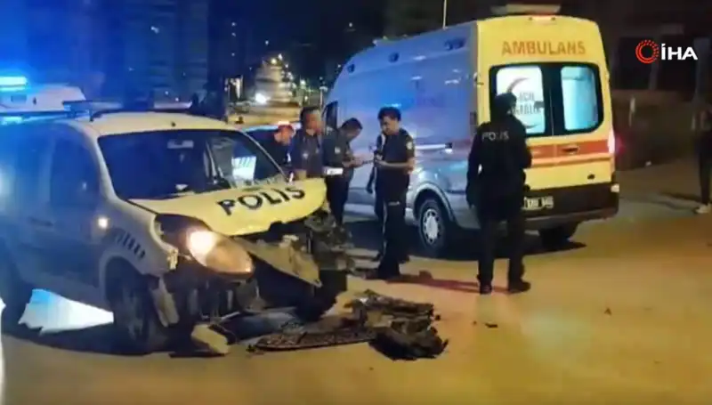Ankara’da Hafif Ticari Araç ile Polis Aracının Çarpışma Anı Kameralara Yansıdı