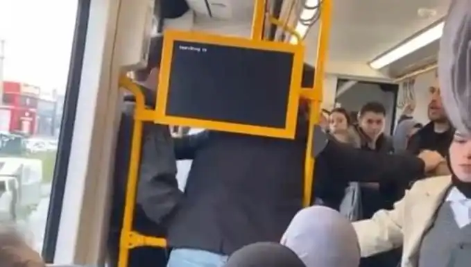 Metroda Tekme Tokat Kavga: Yolcuları Dehşete Düşüren Anlar